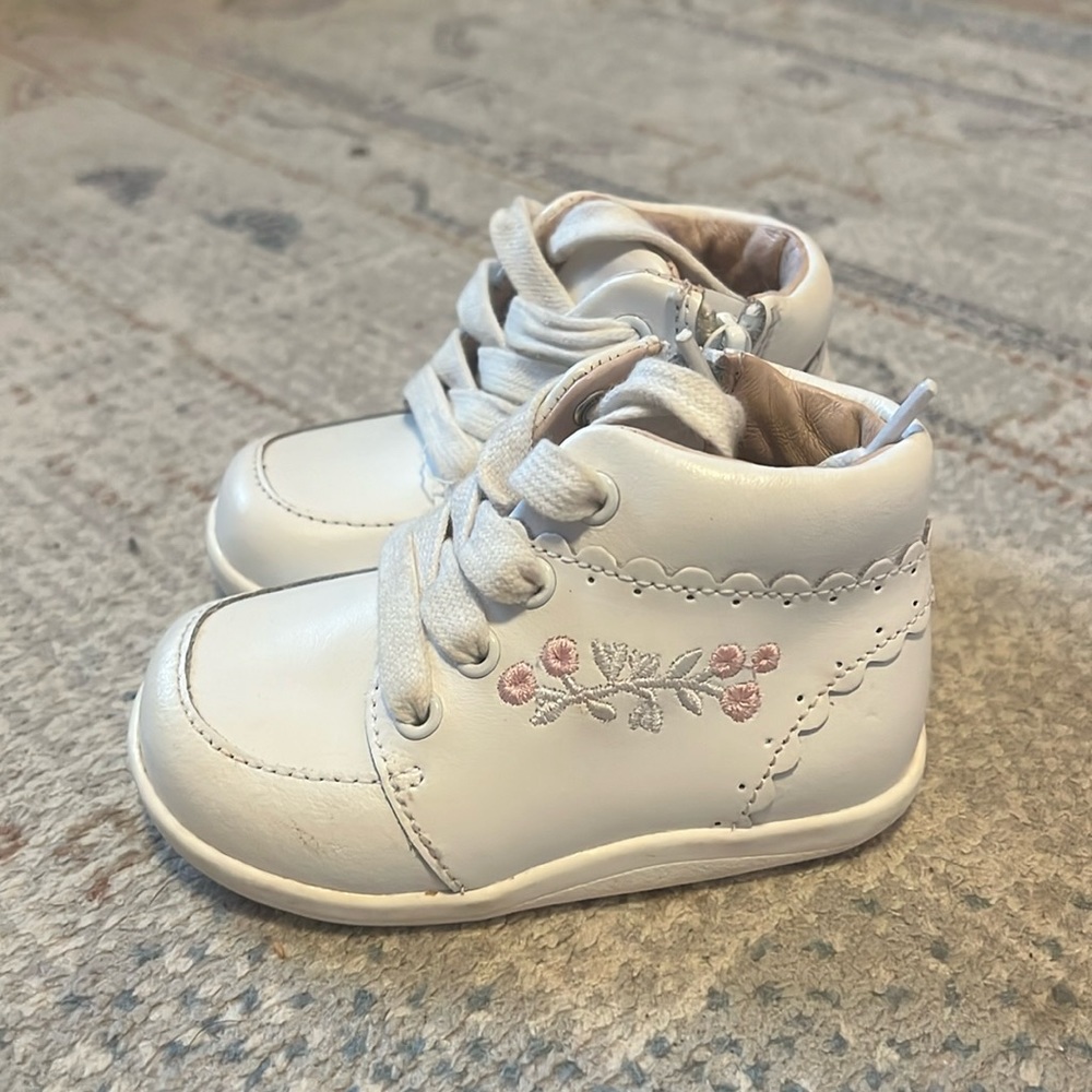 Stride rite sole play shoes